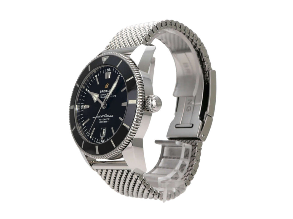 Breitling Superocean Heritage II B20 Automatic 46 AB2020121B1A1 mit schwarzem Zifferblatt und Edelstahlband, seitliche Ansicht.
