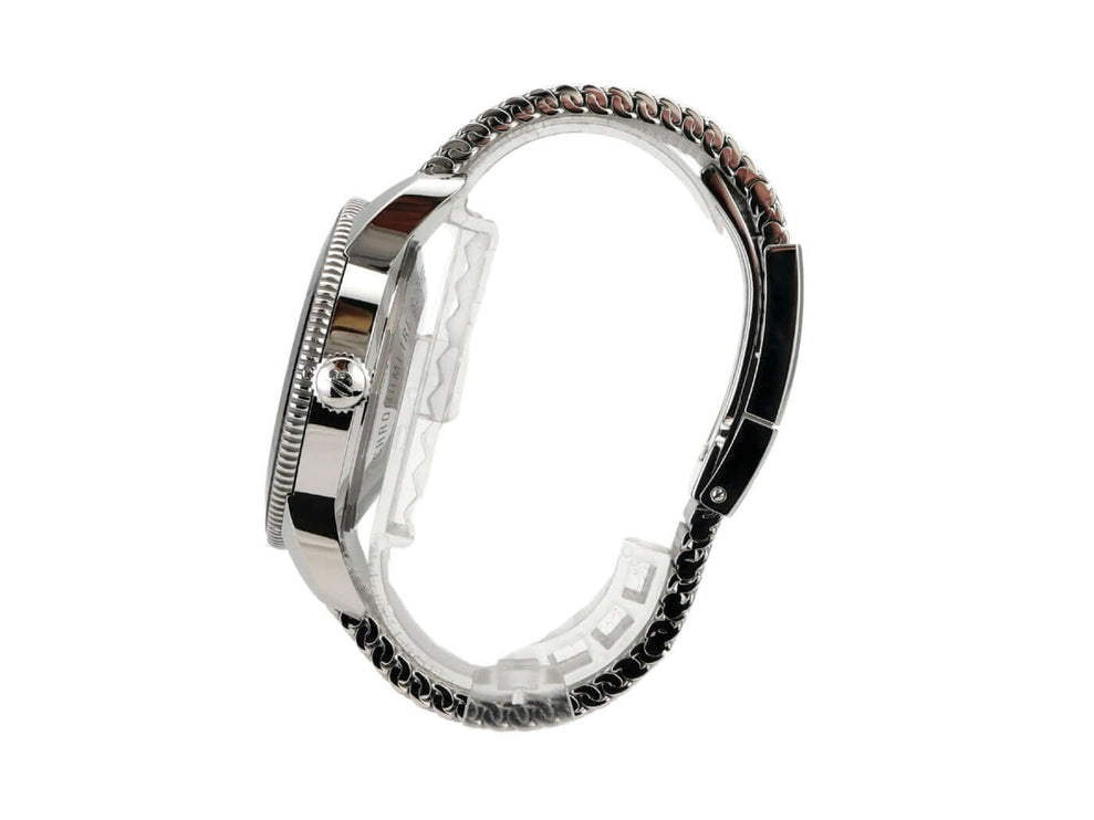 Seitenansicht der Breitling Superocean Heritage II B20 Automatic 46 AB2020121L1A1 mit elegantem Edelstahlarmband.