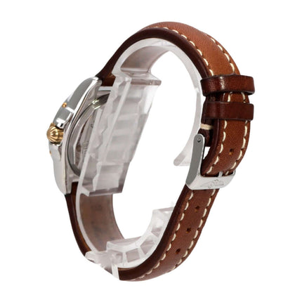 Breitling Cockpit Lady Ref. B71356-041 mit braunem Lederband und Edelstahlgehäuse, seitliche Ansicht.