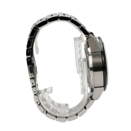 Seitenansicht der TAG Heuer Carrera Heuer 01 Automatik Chronograph Uhr mit Edelstahlband und schwarzer Keramiklünette.