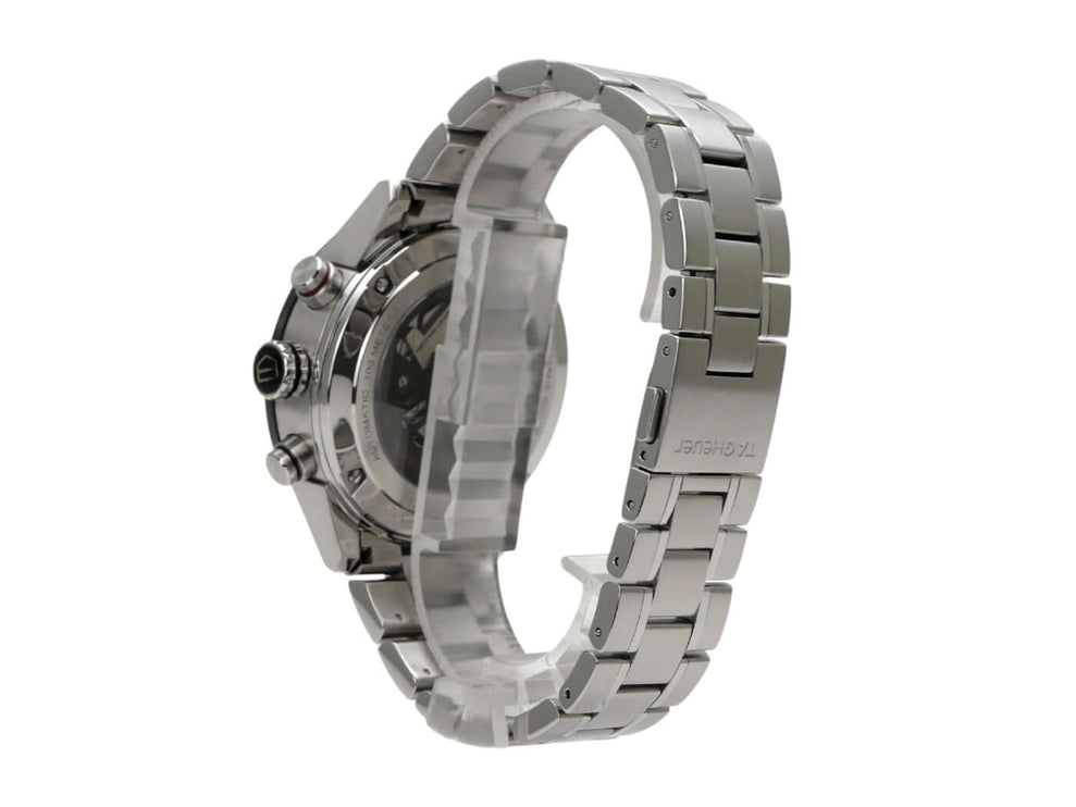 Seitenansicht der TAG Heuer Carrera Heuer 01 Automatik Chronograph mit Edelstahlband und grauem Zifferblatt.