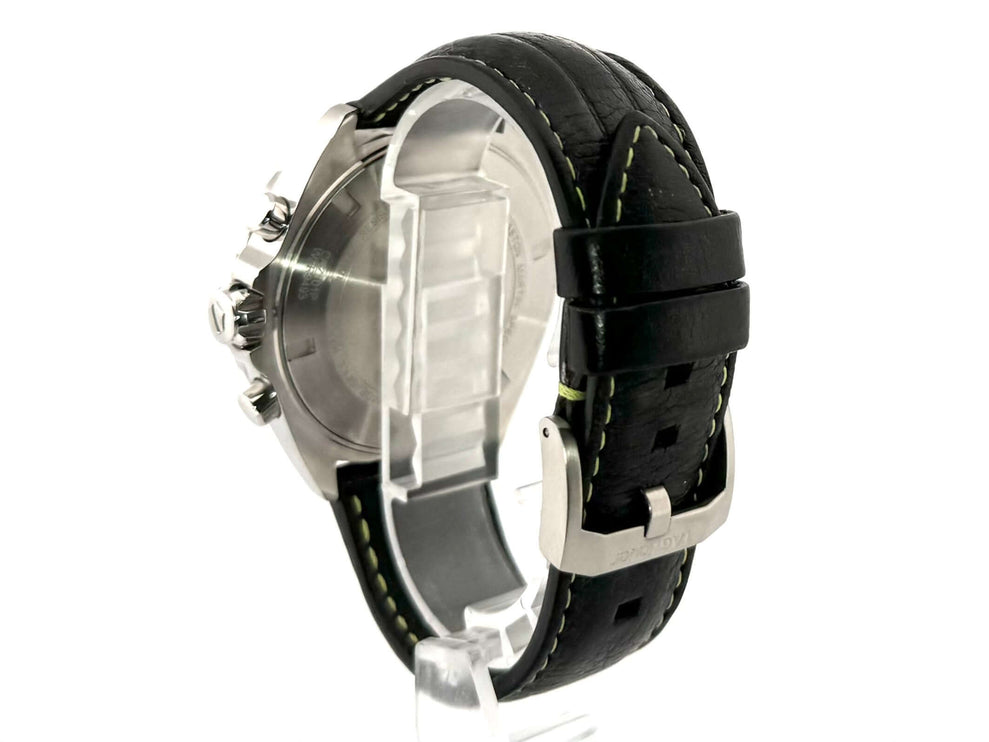 Rückansicht der TAG Heuer Formula 1 Chronograph 43 Aston Martin Edition mit schwarzem Lederarmband und Edelstahlgehäuse