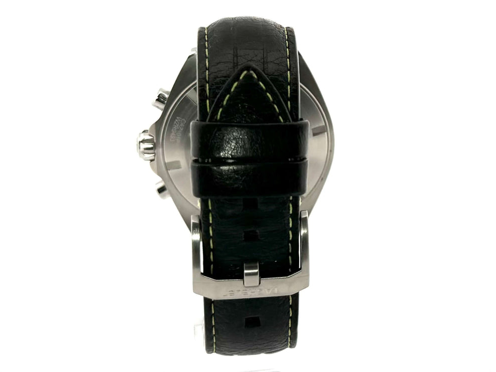 Rückseite der TAG Heuer Formula 1 Chronograph 43 Aston Martin Edition Uhr mit schwarzem Lederarmband und Dornschließe