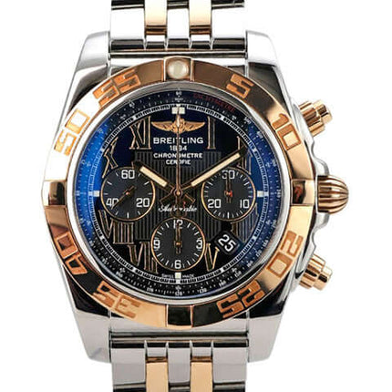 Breitling Chronomat 44 CB011012.B957.388C Edelstahl Rosegold Schwarz auf hellem Hintergrund