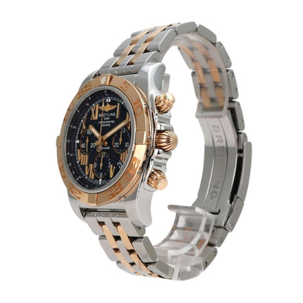 Breitling Chronomat 44 CB011012.B957.388C Edelstahl Rosegold Schwarz Uhr seitliche Ansicht.