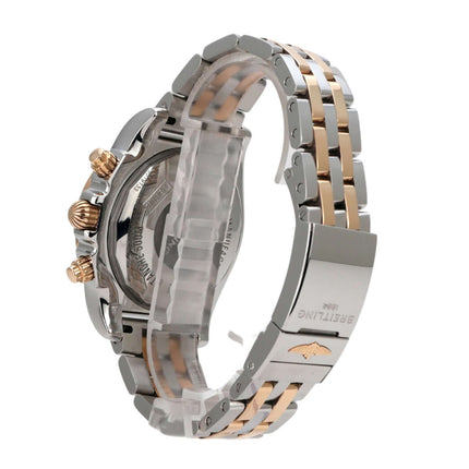 Breitling Chronomat 44 CB011012.B957.388C Edelstahl Rosegold Schwarz seitliche Ansicht Armband und Gehäuse