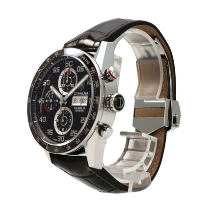 TAG Heuer Carrera Calibre 16 Chronograph CV2A1S.FC6236 seitliche Ansichten mit braunem Lederband.