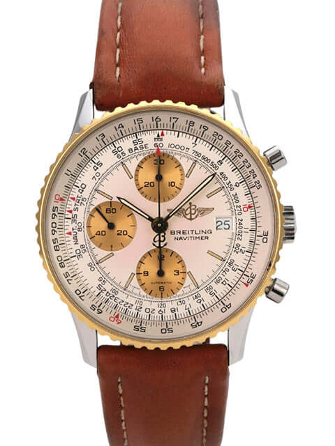 Breitling Navitimer Old Navitimer Chronograph D13022 mit braunem Lederband und silberfarbenem Zifferblatt.
