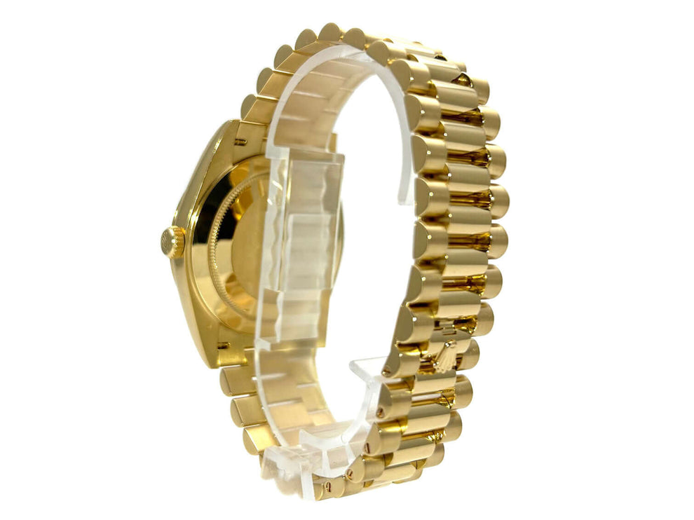 Rückansicht des Rolex Day-Date 40 Champagner Gelbgold, Ref. 228238, Präsident Armband, 18 kt Gelbgold, 40 mm Gehäusedurchmesser