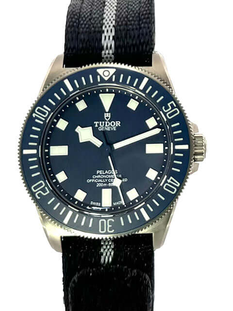 Tudor Pelagos FXD 25707 B Titan Gehäuse 42 mm, blaues Textilband, Heliumventil, blaue Keramik-Lünette, Automatik Uhrwerk MT5602
