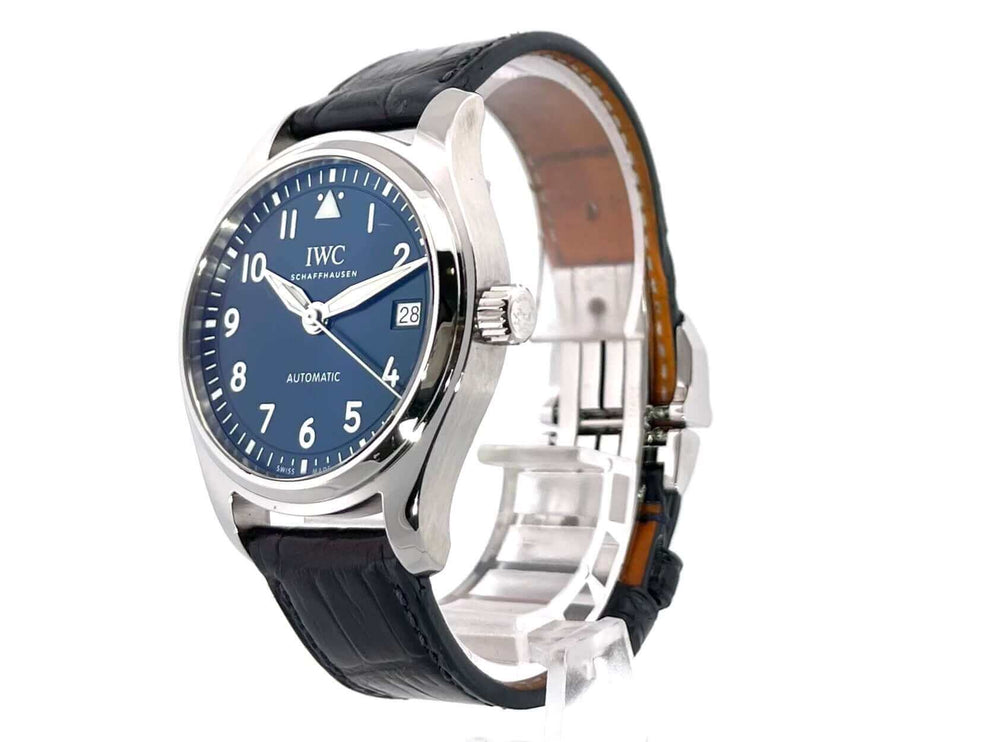 IWC Fliegeruhr Automatik 36 IW324008 mit poliertem Edelstahlgehäuse und blauem Zifferblatt, blaues Lederband mit Faltschließe