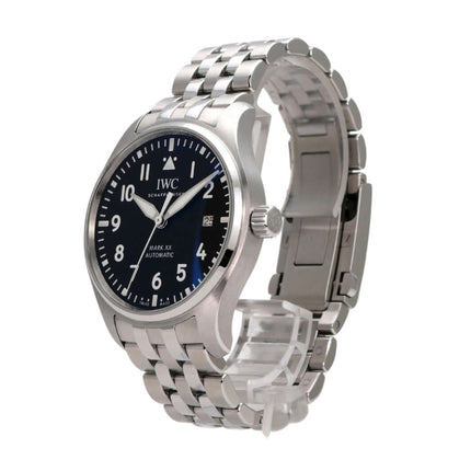 IWC Pilots Watch Fliegeruhr Mark XX IW328202 mit schwarzem Zifferblatt und Edelstahlarmband.
