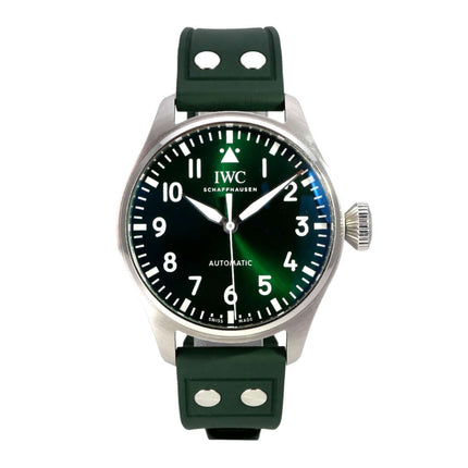 IWC Big Pilot's Watch 43 IW329306 mit grünem Zifferblatt und grünem Kautschukband.
