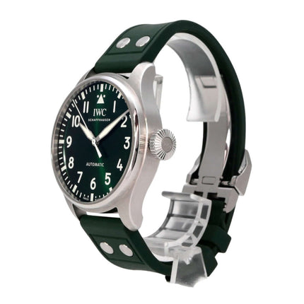IWC Big Pilot's Watch 43 IW329306 mit grünem Kautschukband und grünem Zifferblatt im Detail.