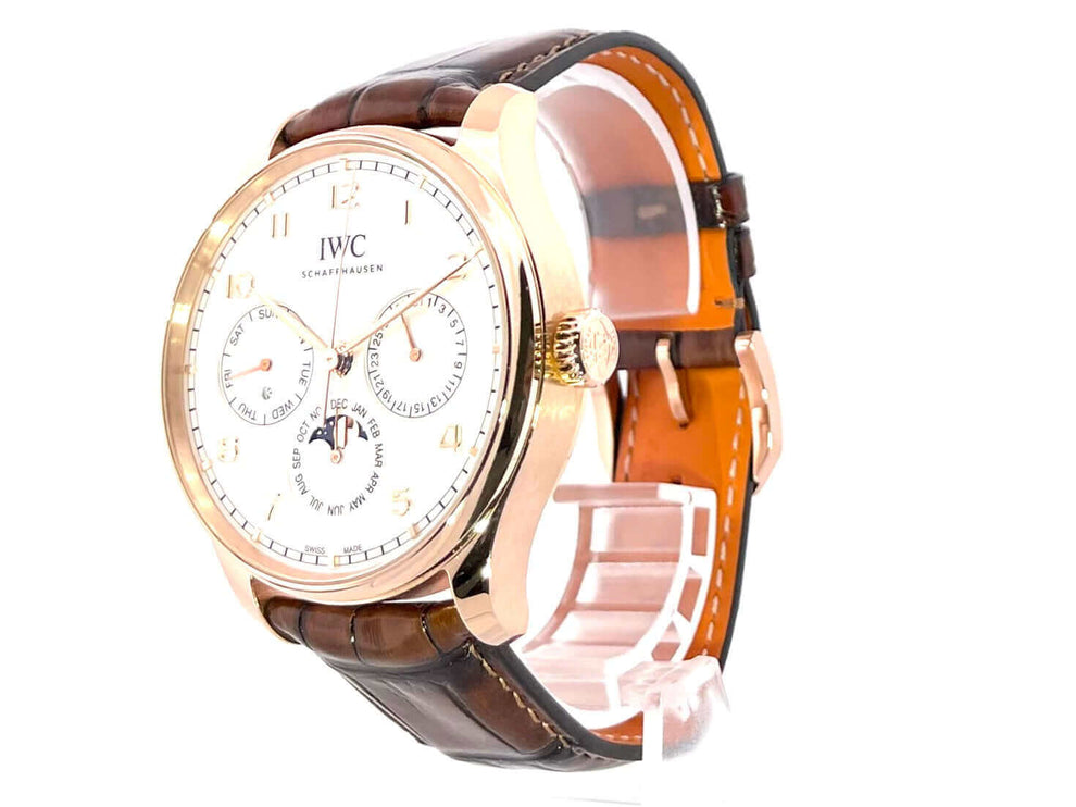 IWC Portugieser Perpetual Calendar 42 Rotgold IW344202 mit braunem Lederarmband und silbernem Zifferblatt