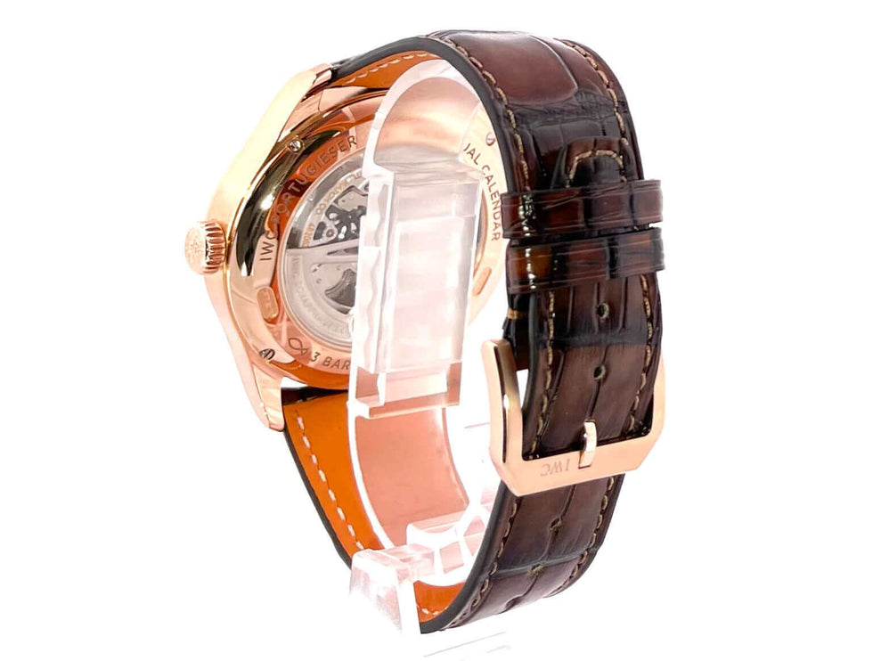 Rückseite der IWC Portugieser Perpetual Calendar 42 IW344202 mit braunem Lederarmband und Gehäuse aus 18 Kt. Rotgold.