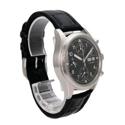 IWC Fliegeruhr Chronograph Automatic IW3706-001 in Edelstahl mit schwarzem Lederband und schwarzem Zifferblatt.