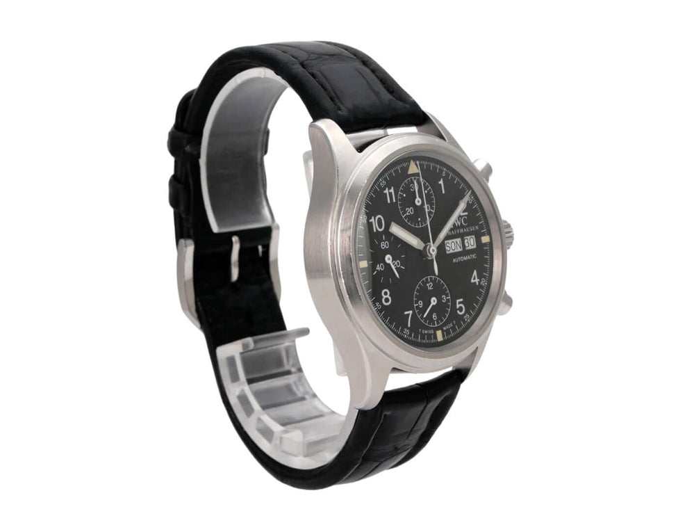 IWC Fliegeruhr Chronograph Automatic IW3706-001 in Edelstahl mit schwarzem Lederband und schwarzem Zifferblatt.