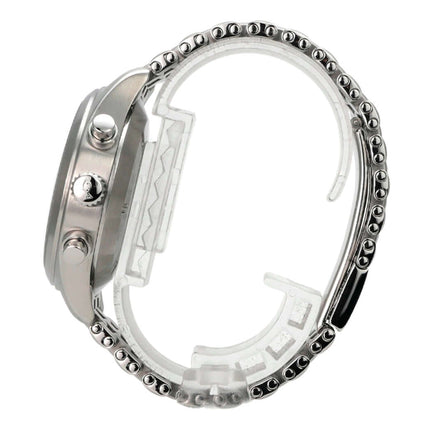 IWC Fliegeruhr Chronograph Automatic IW3706-001 am Handgelenk mit poliertem Edelstahlgehäuse und Edelstahlband.
