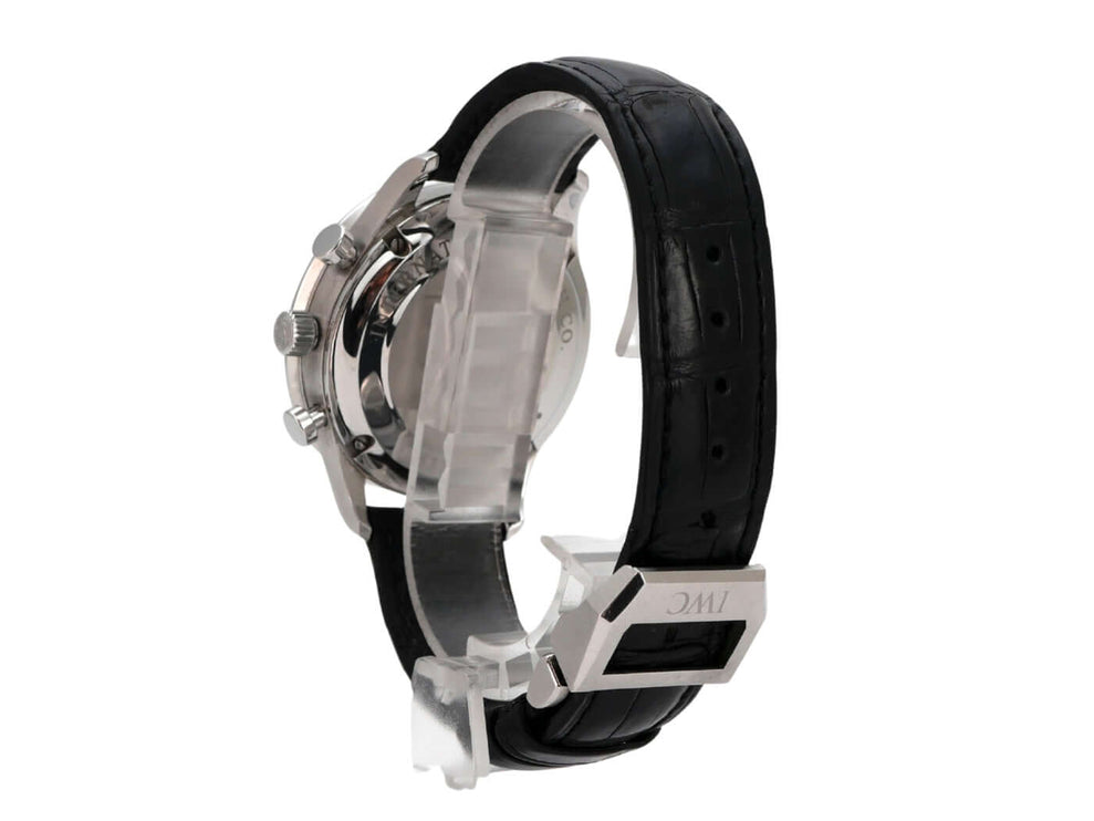 IWC Portugieser Chronograph IW371445 mit schwarzem Alligatorlederarmband und Edelstahlgehäuse, seitliche Ansicht.
