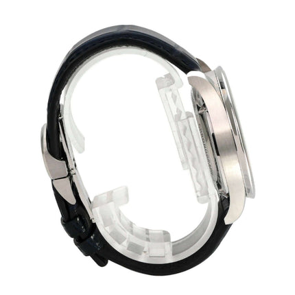 IWC Portugieser Chronograph IW371605 Edelstahlgehäuse mit blauem Alligatorlederband seitlich abgebildet.