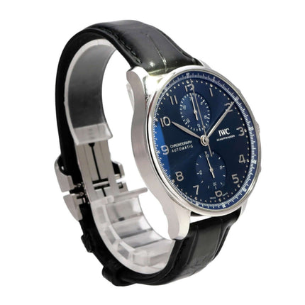 IWC Portugieser Chronograph IW371606 mit blauem Zifferblatt, Edelstahlgehäuse und schwarzem Alligatorlederband