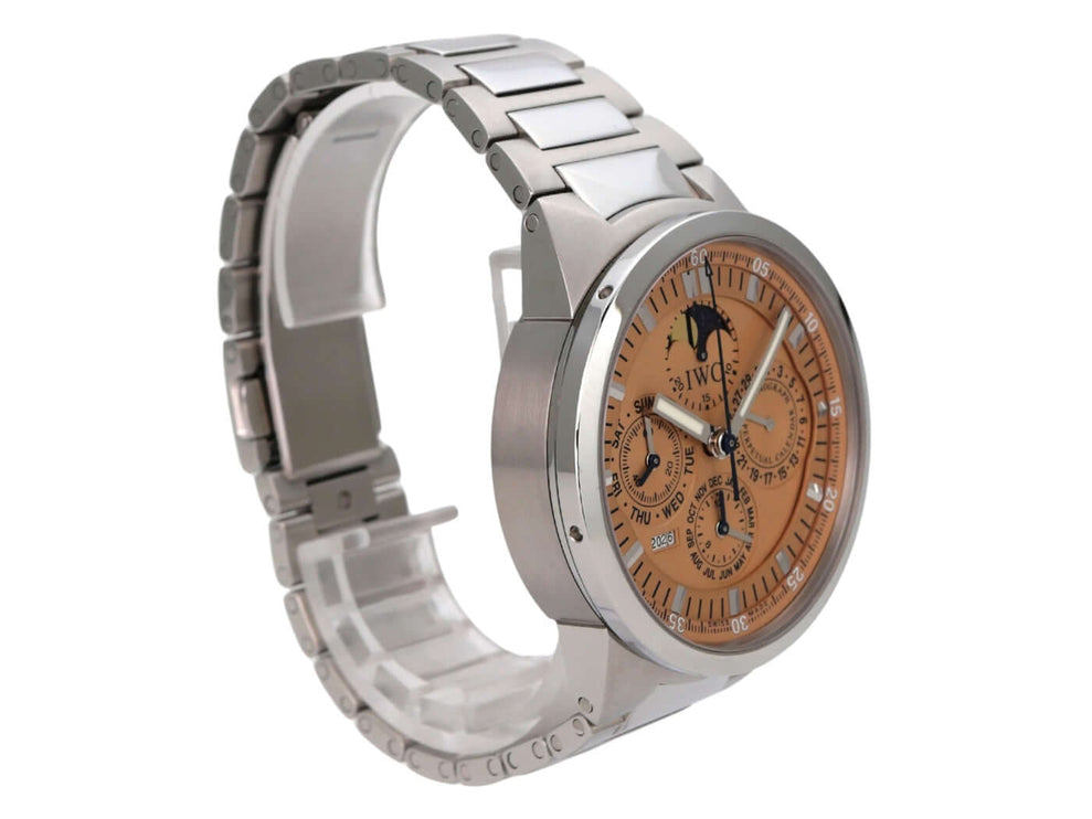 IWC GST Perpetual Calendar IW3756-011 mit lachsfarbenem Zifferblatt und satiniertem Edelstahlband