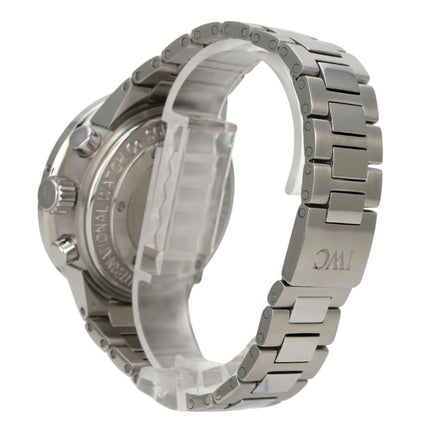 IWC GST Perpetual Calendar IW3756-011 Uhrenarmband aus satiniertem Edelstahl, perfekte Detailansicht der Uhr.