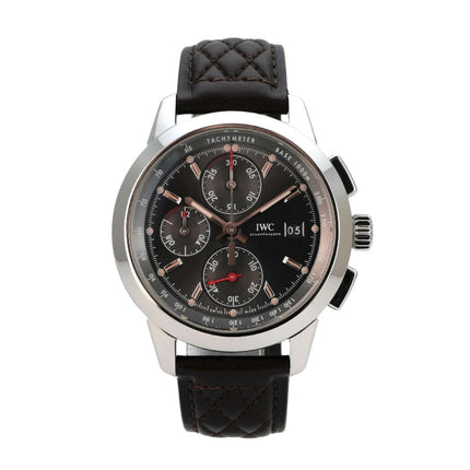 IWC Ingenieur Chronograph IW380702 mit grauem Zifferblatt und braunem Lederband, 42 mm Edelstahlgehäuse.