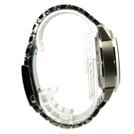 Seitenansicht der IWC Ingenieur Chronograph Ref. IW380802, Edelstahlgehäuse und -band, mechanisches Chronographenwerk.