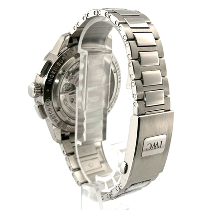 Rückseite der IWC Ingenieur Chronograph Ref. IW380802 mit Edelstahlarmband und Faltschließe, mechanisches Uhrwerk sichtbar
