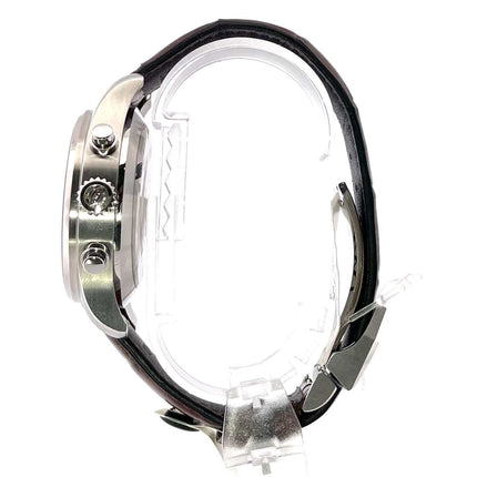 IWC Spitfire Chronograph IW387802 seitliche Ansicht, Edelstahlgehäuse, braunes Alligatorleder Armband, polierte und satinierte Oberfläche