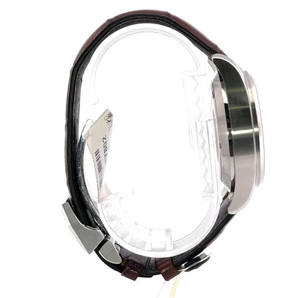 Seitliche Ansicht der IWC Spitfire Chronograph IW387802 mit Edelstahlgehäuse und braunem Alligatorlederarmband.