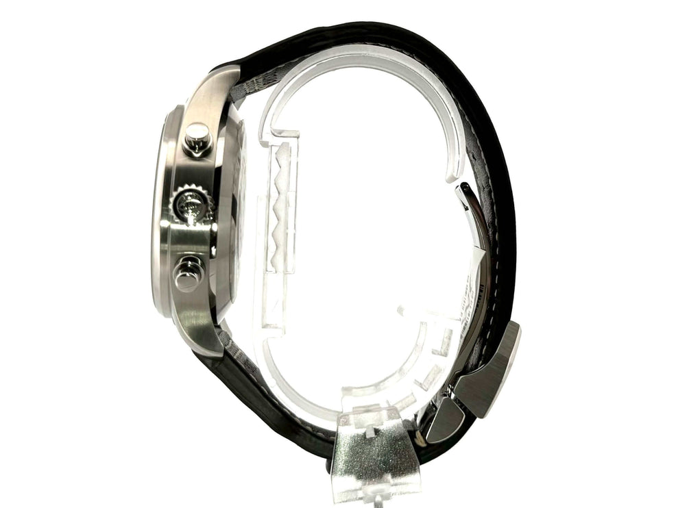 Seitenansicht IWC Fliegeruhr Chronograph IW387806 mit braunem Lederarmband und Edelstahlgehäuse, Edition Antoine de Saint Exupery.