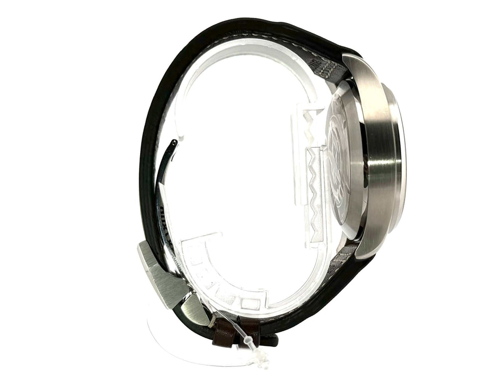 IWC Fliegeruhr Chronograph IW387806 Edition Antoine de Saint Exupery Seitenansicht mit braunem Lederarmband und Edelstahlgehäuse