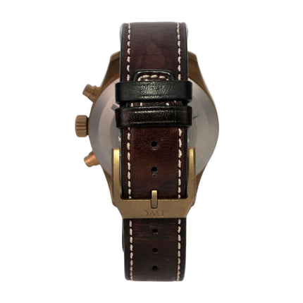 IWC Pilots Watch Chronograph Spitfire IW387902 mit braunem Lederarmband und satinierter Bronzegehäuse