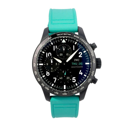 IWC Pilots Watch Performance Chronograph 41 IW388306 mit schwarzem Zifferblatt, Ceratanium-Gehäuse und grünem Kautschukband