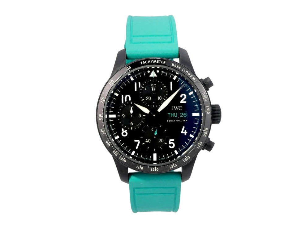 IWC Pilots Watch Performance Chronograph 41 IW388306 mit schwarzem Zifferblatt, Ceratanium-Gehäuse und grünem Kautschukband
