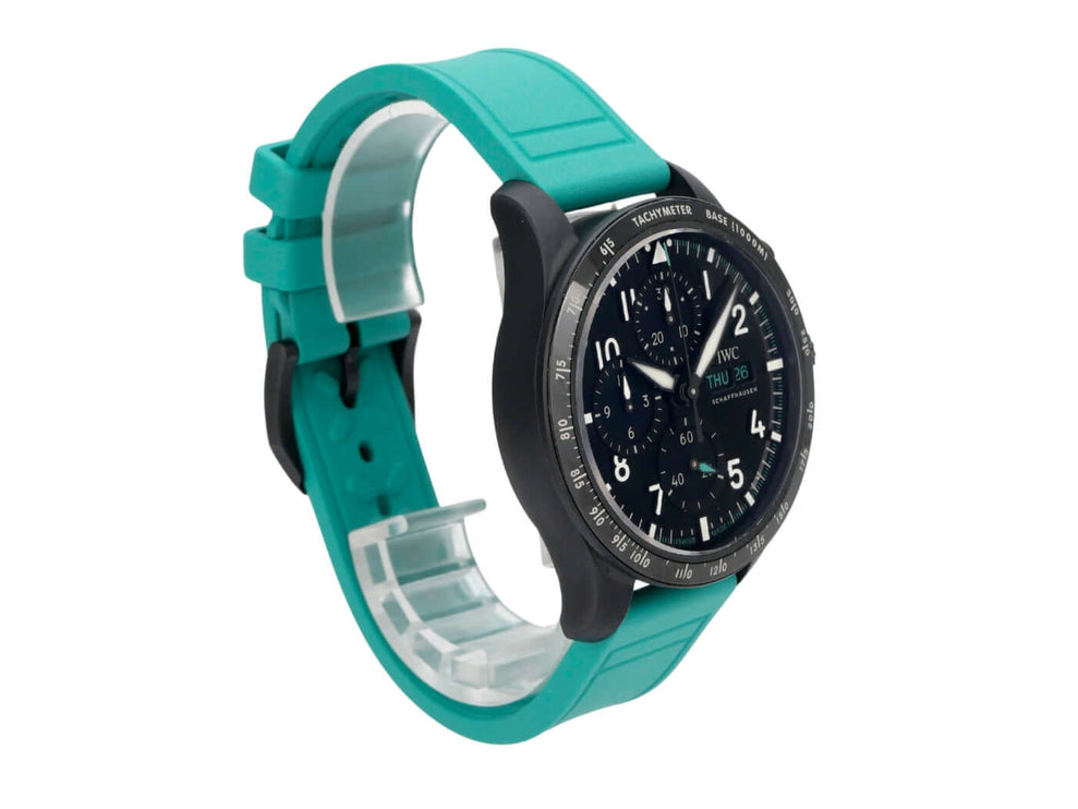 IWC Pilots Watch Performance Chronograph 41 IW388306 mit schwarzem Zifferblatt, Ceratanium-Gehäuse und grünem Kautschukband