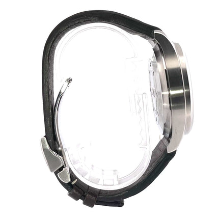 Seitenansicht der IWC Große Fliegeruhr IW500201 mit Edelstahlgehäuse und braunem Lederarmband.