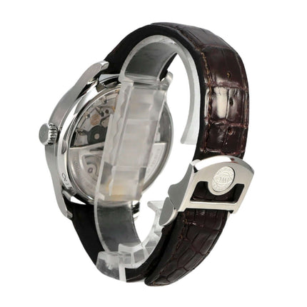 IWC Portugieser Automatic 7 Tage IW500704 Uhrenseite mit braunem Krokolederarmband und transparentem Käfig.