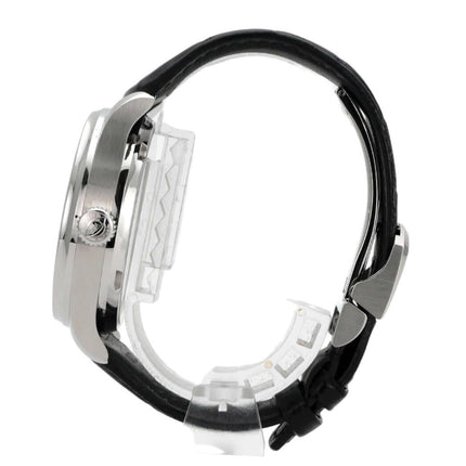 Seitenansicht der IWC Portugieser Automatic 7 Tage IW500705 mit silberfarbenem Gehäuse und schwarzem Krokolederarmband.