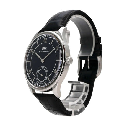 IWC Portugieser Hand-Wound 1939 IW544501 Edelstahl Uhr mit schwarzem Zifferblatt und Alligatorlederband.
