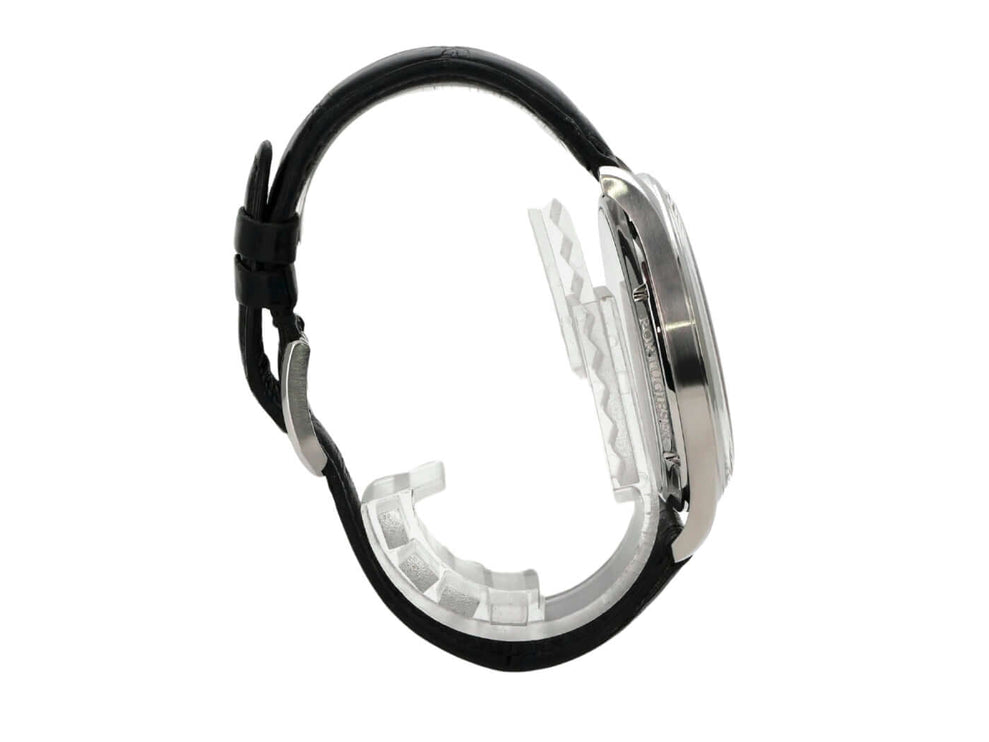 IWC Portugieser Hand-Wound 1939 IW544501 seitliche Ansicht mit schwarzem Alligator Lederband und Edelstahl Gehäuse.