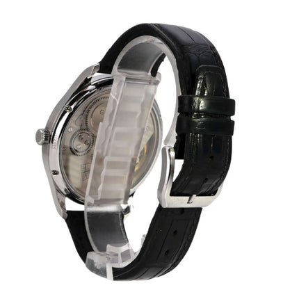 IWC Portugieser Hand-Wound 1939 IW544501 Uhr im Profil mit schwarzem Alligator Lederband und Sichtboden.