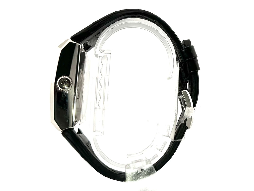 Seitenansicht der IWC Da Vinci Automatic Vintage 1969, Platin, mit schwarzem Lederarmband und Dornschließe