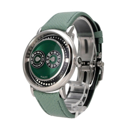 MB&F M.A.D.2 Editions Green Uhr mit grünem Zifferblatt und Lederband, Edelstahlgehäuse und mechanischem Aufzug.