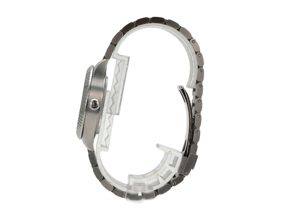 Tudor Style Ref. M12310-0001 Uhr, seitliche Ansicht, Edelstahlgehäuse und -band, saphirglas, minimaler Kratzer.