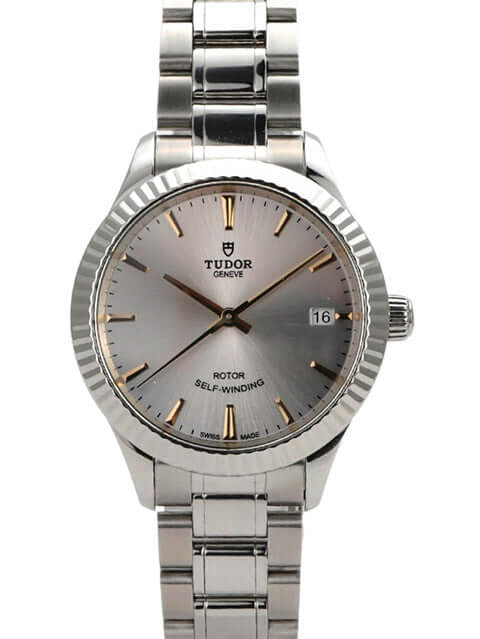 Tudor Style Ref. M12310-0001, hochwertige Edelstahluhr mit silberfarbenem Zifferblatt und Automatikwerk.