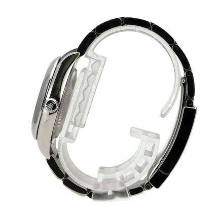 Rolex Oyster Perpetual 34 mm 124200 Pistachio seitliche Ansicht der Uhr mit Edelstahlarmband.